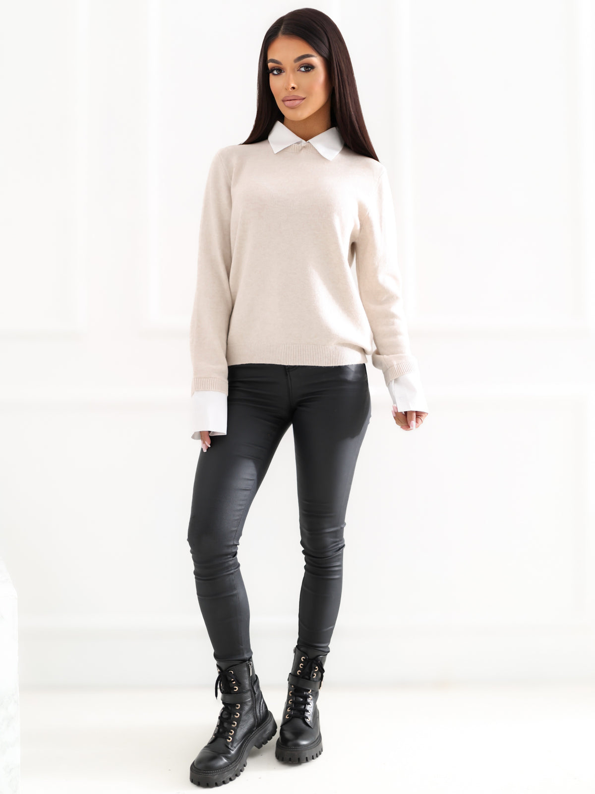 Beżowy sweter 2w1 z kołnierzykiem typu polo