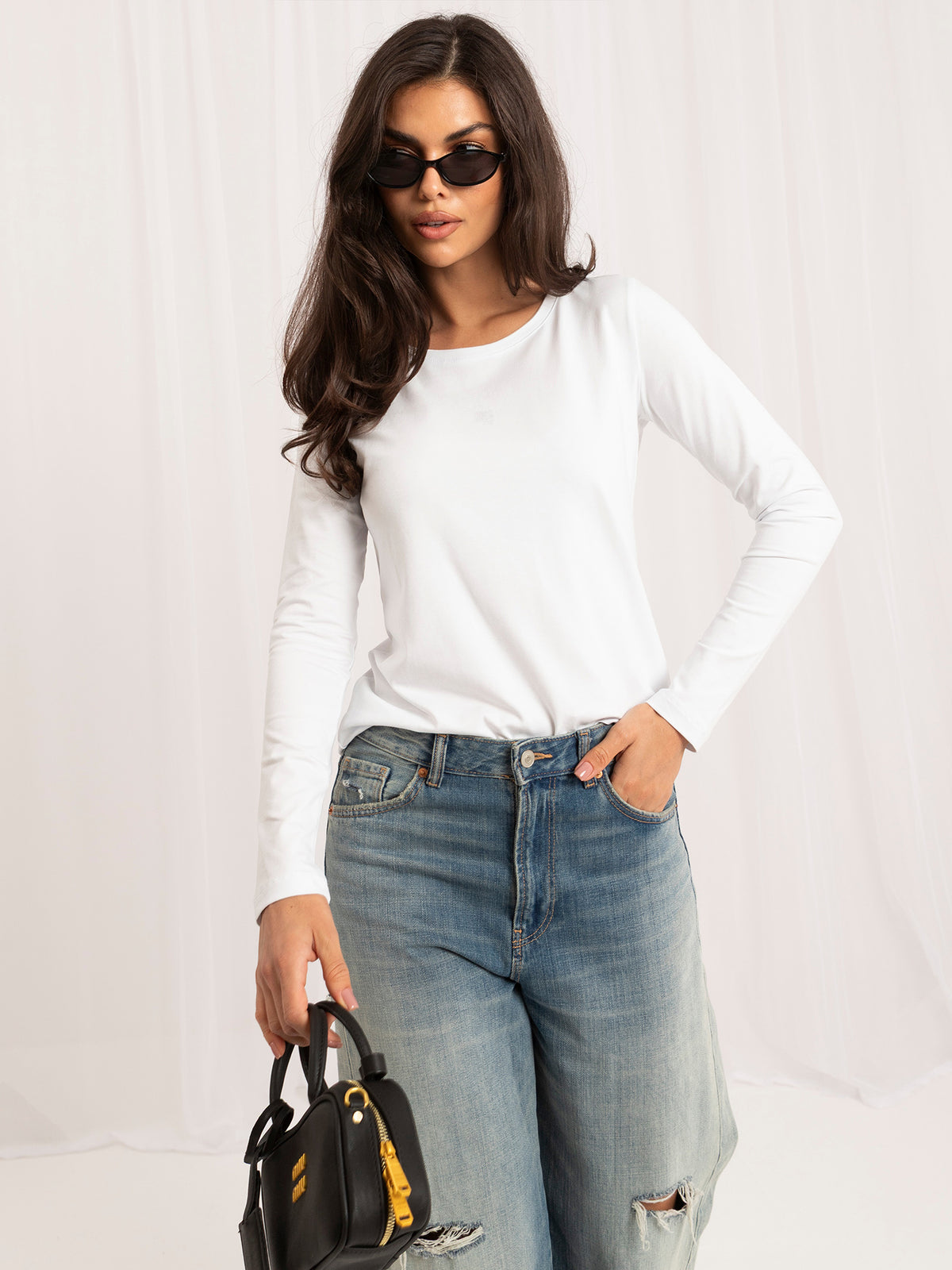Biały longsleeve basic z okrągłym dekoltem