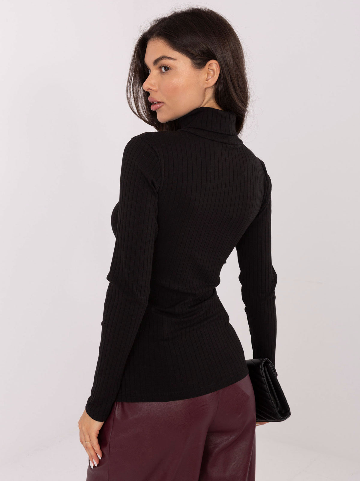 Czarna bluzka basic z golfem