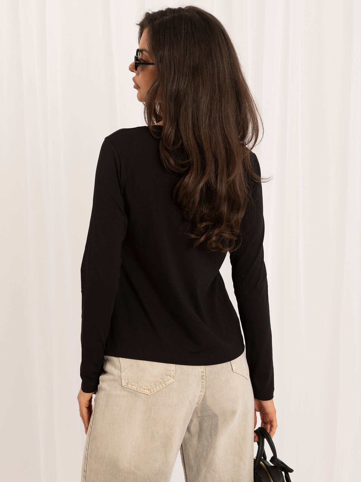 Czarny longsleeve basic z okrągłym dekoltem