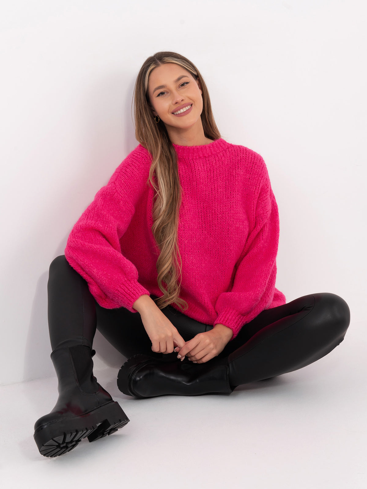 Fuksjowy sweter oversize z wełną