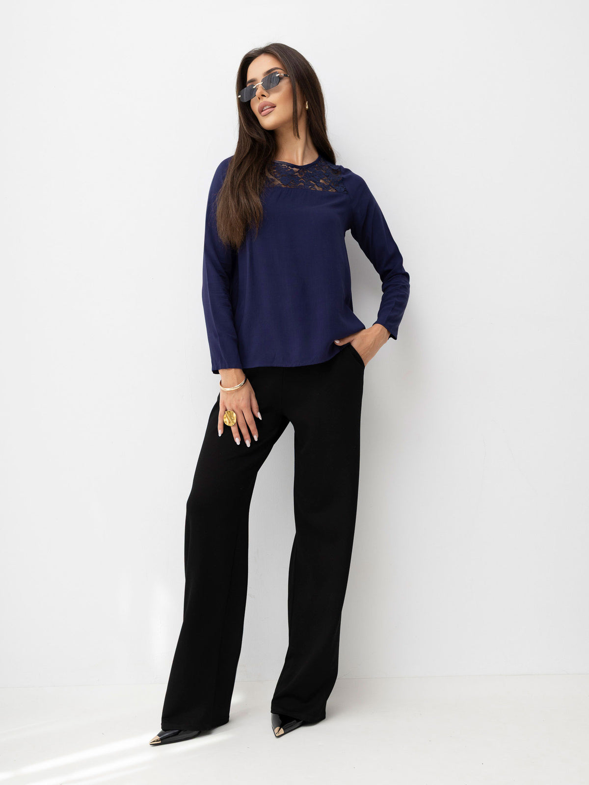 Granatowa damska bluzka z długim rękawem