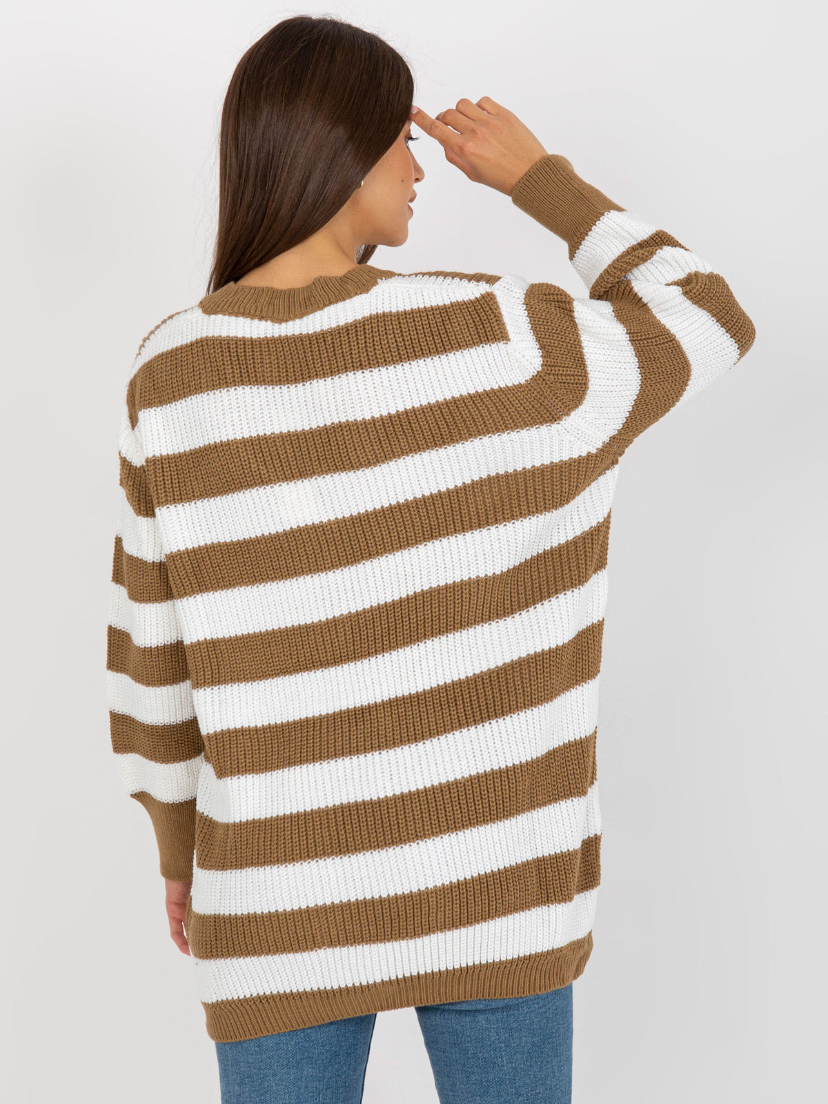 Biało-beżowy sweter oversize w paski