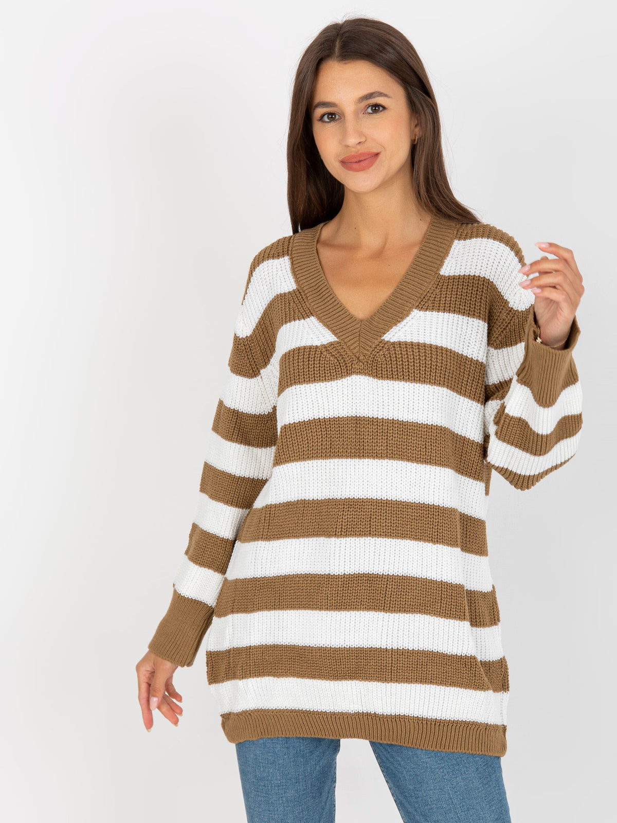 Biało-beżowy sweter oversize w paski
