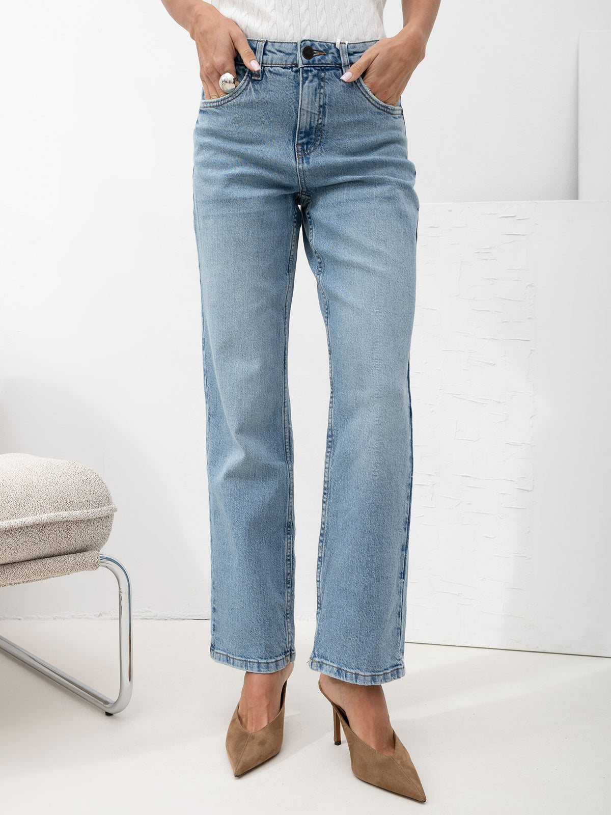 Jasnoniebieskie damskie jeansy straight leg